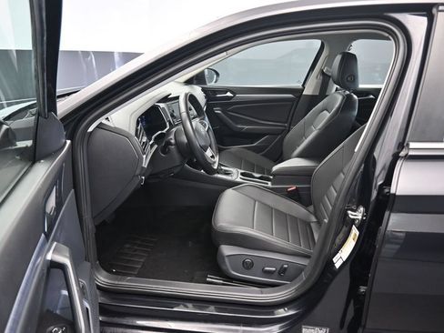 Used 2024 Volkswagen Jetta SE FWD image 11