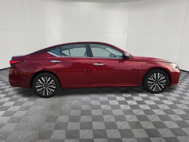 Used 2025 Nissan Altima 2.5 SV FWD image 4