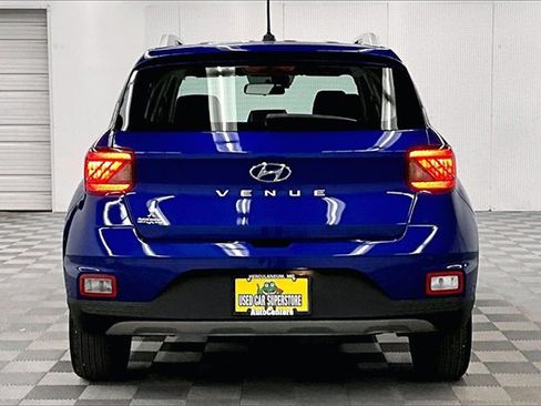 Used 2024 Hyundai Venue Limited image 4