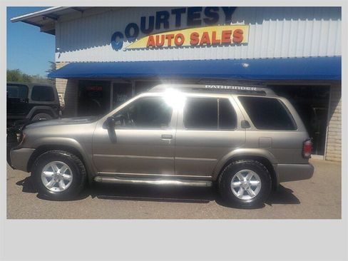 Used 2003 Nissan Pathfinder SE w/ SE Sunroof Pkg AWD/4WD image 3