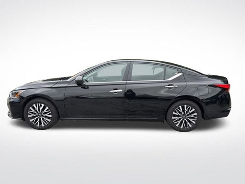 Used 2025 Nissan Altima 2.5 SV FWD image 13