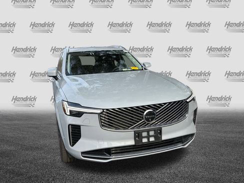 Certified 2025 Volvo XC90 B6 Plus image 3