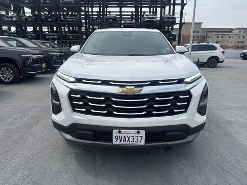 Used 2026 Chevrolet Equinox LT image 2