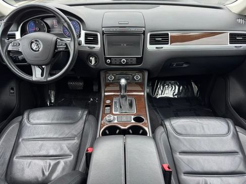 Used 2015 Volkswagen Touareg TDI AWD/4WD image 7