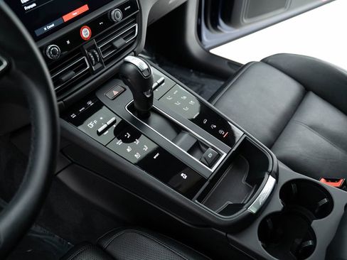 Used 2024 Porsche Macan w/ Premium Plus Package image 44