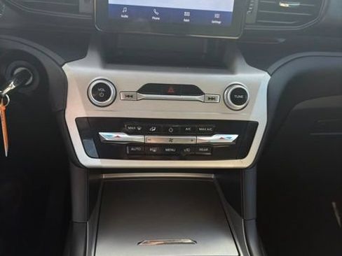 Used 2023 Ford Explorer 4WD image 8