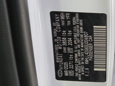 Certified 2025 Hyundai Elantra SE image 34