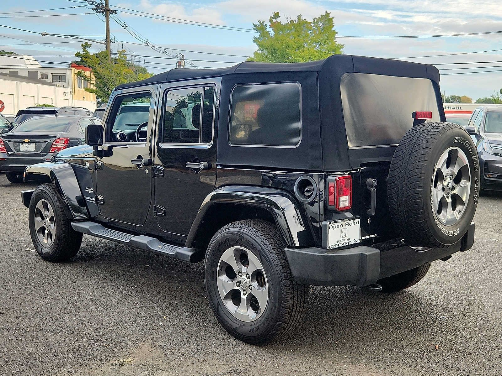 Used 2016 Jeep Wrangler Unlimited Sahara w/ Dual Top Group AWD/4WD image 4