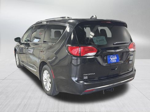 Used 2019 Chrysler Pacifica Touring-L image 5