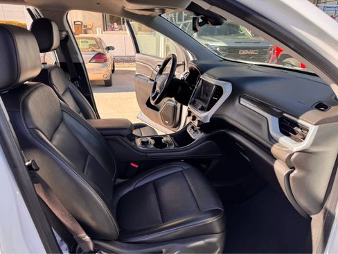 Used 2023 GMC Acadia SLT image 13