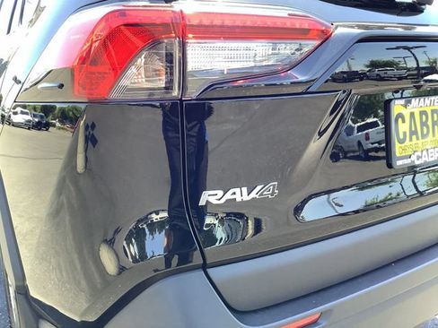 Used 2022 Toyota RAV4 XLE AWD/4WD image 41