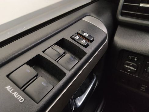 Used 2018 Toyota 4Runner SR5 image 27