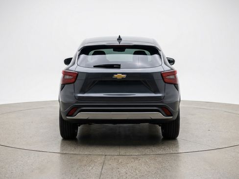Used 2025 Chevrolet Trax LT FWD image 7