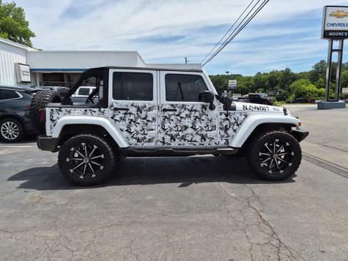 Used 2012 Jeep Wrangler Unlimited Sahara w/ Connectivity Group AWD/4WD image 8