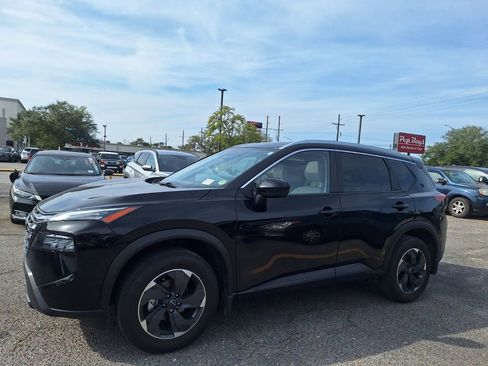 Used 2024 Nissan Rogue SV w/ SV Premium Package image 9