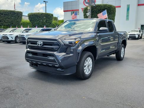Used 2025 Toyota Tacoma SR5 w/ SR5 Upgrade Package AWD/4WD image 5