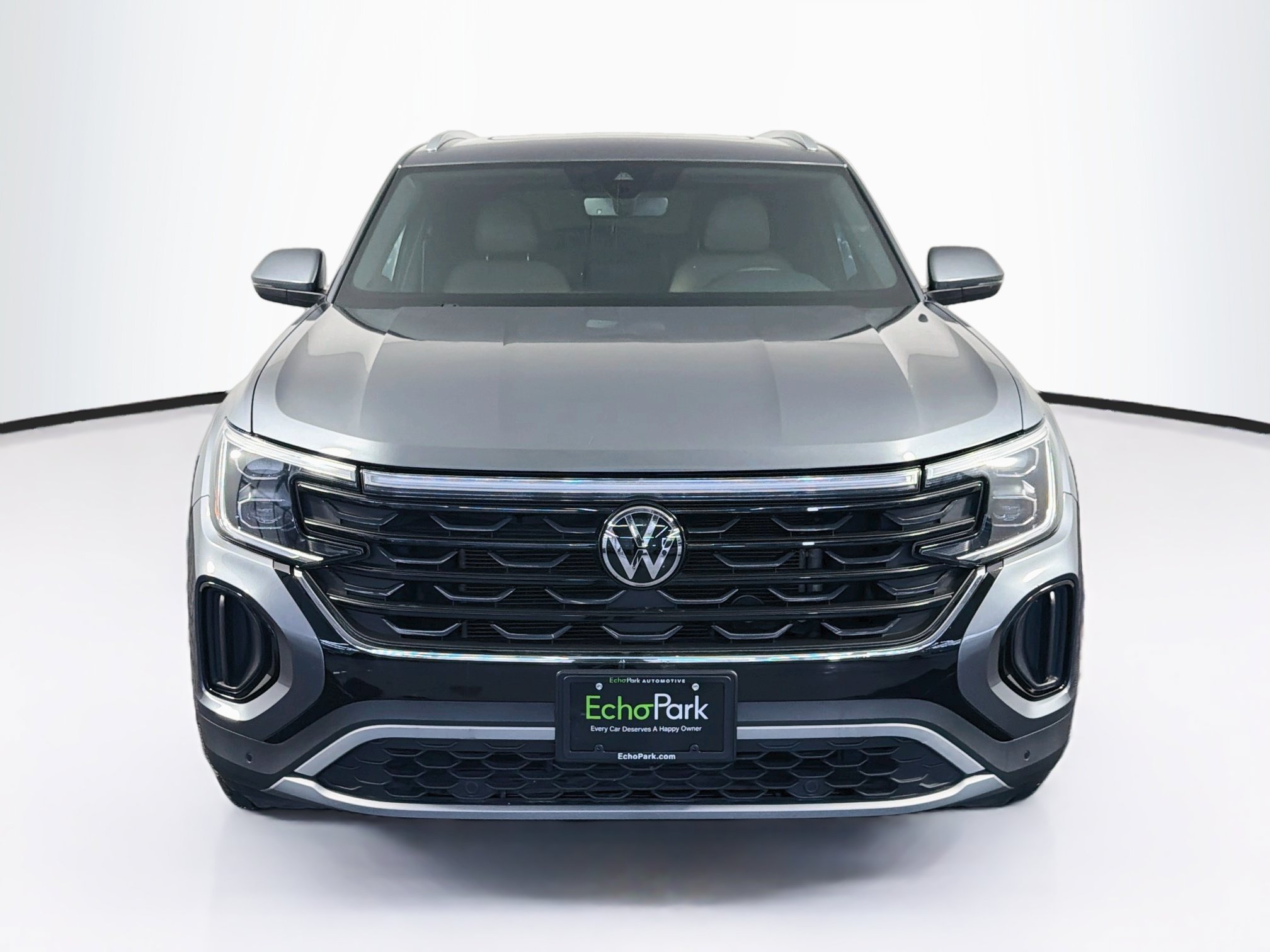 Used 2024 Volkswagen Atlas Cross Sport SE w/ Panoramic Sunroof Package FWD image 2