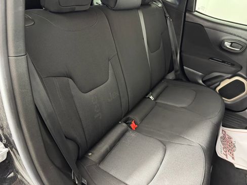 Used 2017 Jeep Renegade Latitude w/ Cold Weather Group AWD/4WD image 32