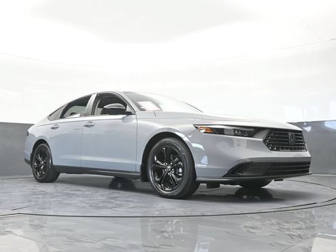 Used 2025 Honda Accord SE image 60