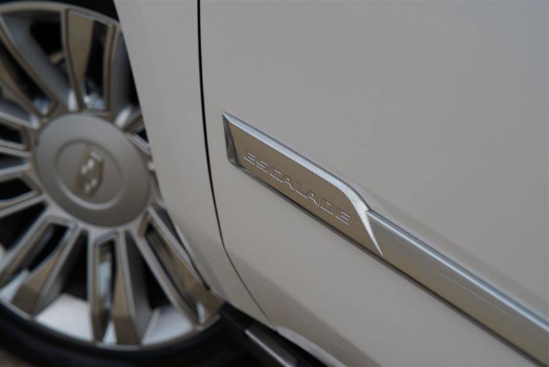 Used 2018 Cadillac Escalade ESV Platinum AWD/4WD image 19