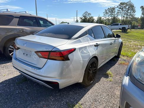 Used 2022 Nissan Altima 2.5 SV FWD image 5