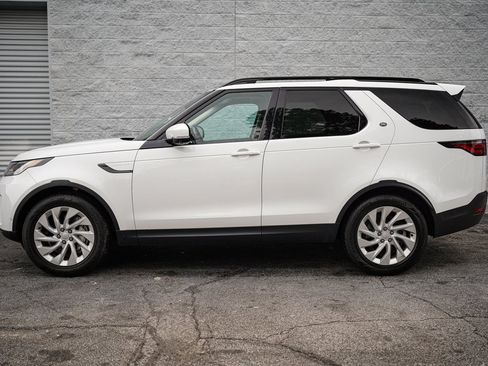 Used 2023 Land Rover Discovery S image 9