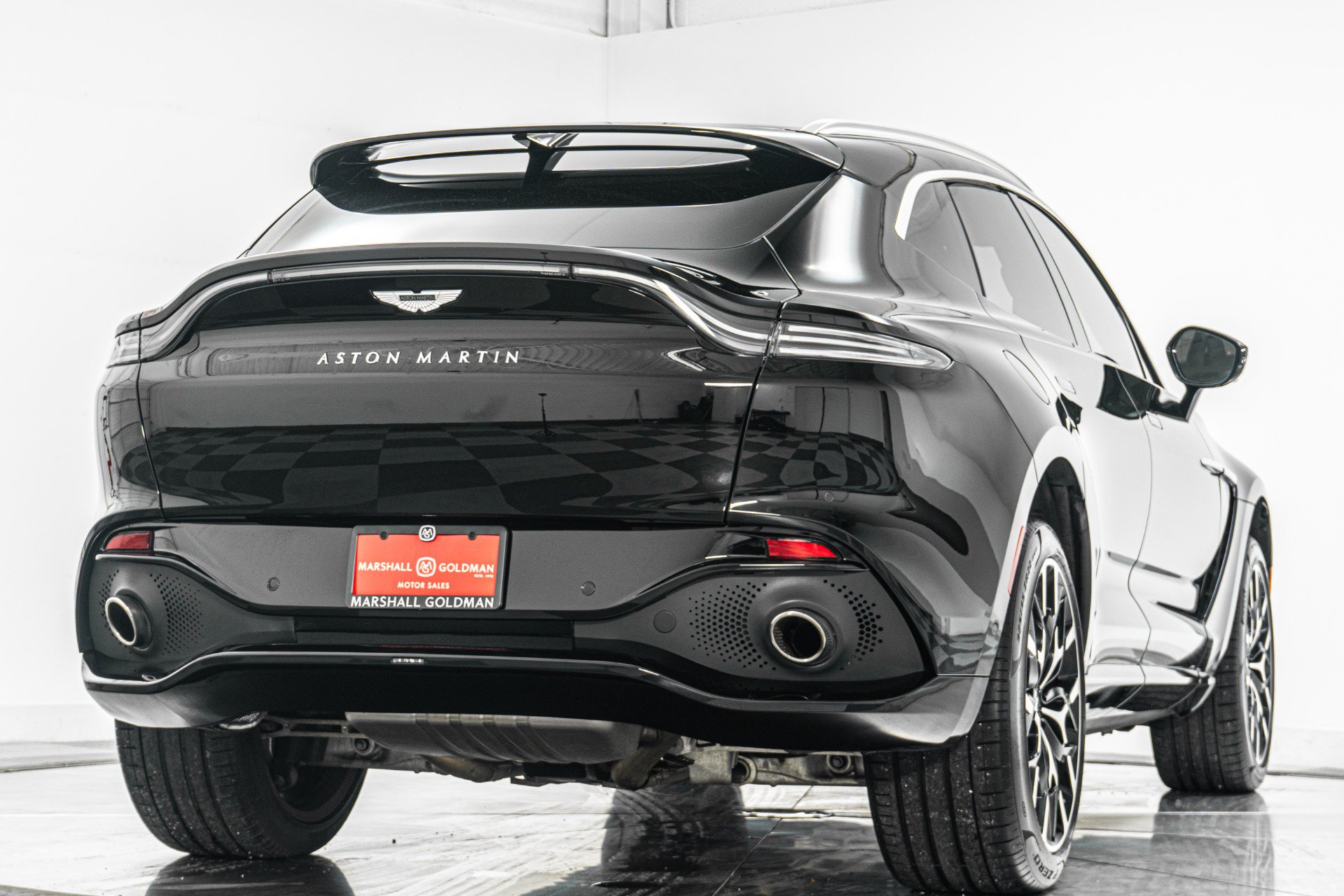 Used 2021 Aston Martin DBX AWD/4WD image 9