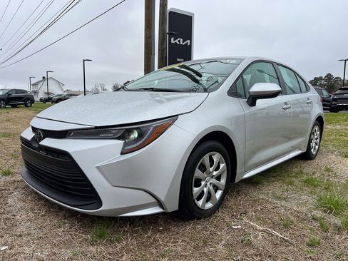 Used 2025 Toyota Corolla LE image 1