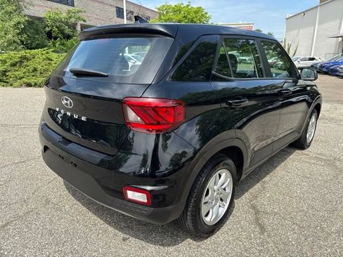Used 2021 Hyundai Venue SE FWD image 15