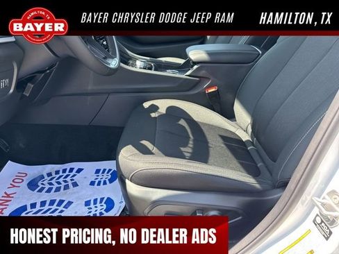 New 2025 Jeep Grand Cherokee L Laredo image 13