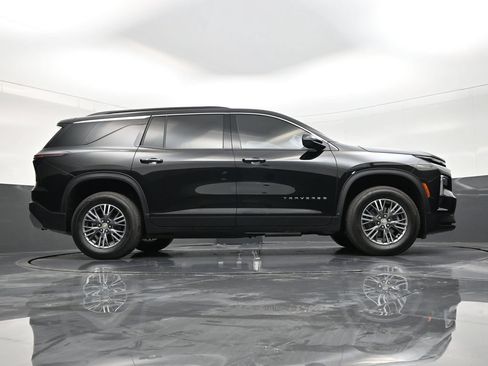 Used 2025 Chevrolet Traverse LT FWD image 22