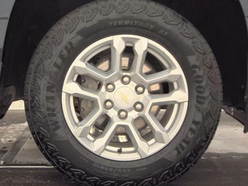 Used 2023 Chevrolet Silverado 1500 LT AWD/4WD image 5