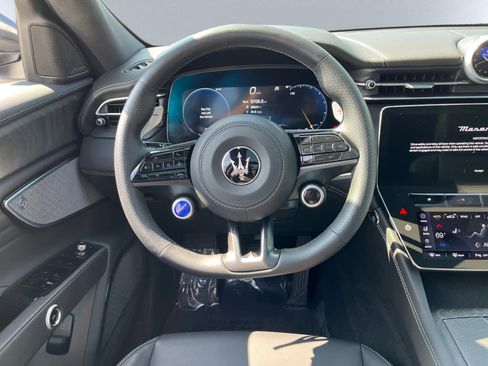 Used 2025 Maserati Grecale Modena image 17