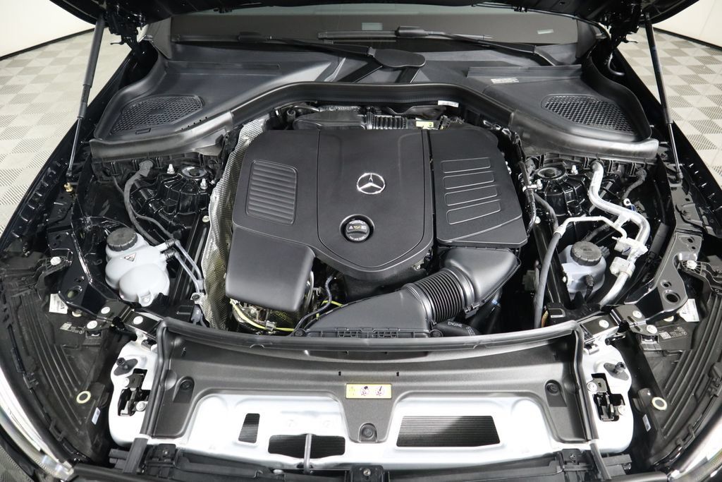 Used 2025 Mercedes-Benz GLC 300 image 29