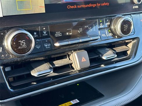 Used 2023 Toyota Highlander Platinum image 28