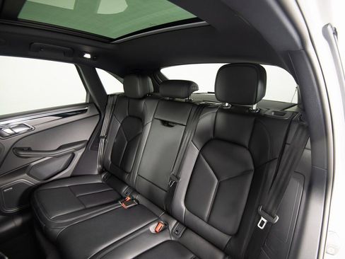 New 2026 Porsche Macan S image 33