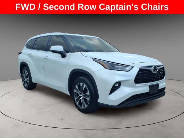 Used 2022 Toyota Highlander XLE FWD image 1