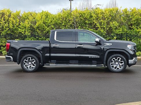 Used 2023 GMC Sierra 1500 SLT w/ SLT Premium Package image 3