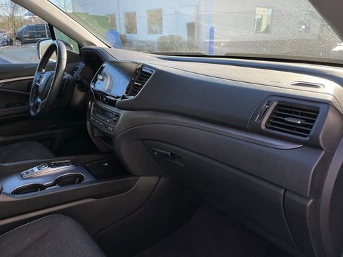 Certified 2025 Honda Ridgeline Sport image 33