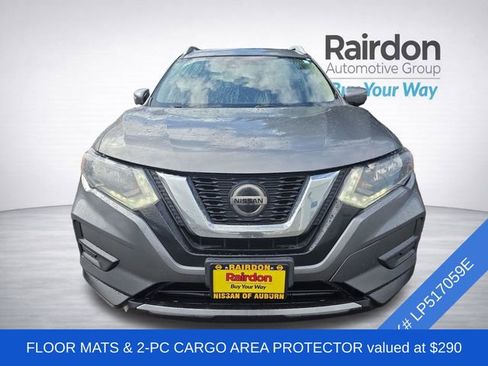 Used 2020 Nissan Rogue SV image 2