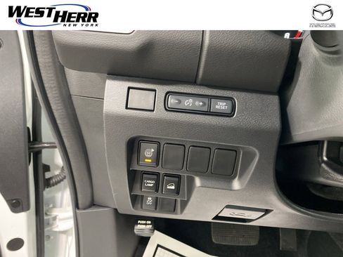 Used 2025 Nissan Frontier SV image 18