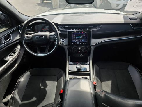 Used 2024 Jeep Grand Cherokee L Laredo image 19