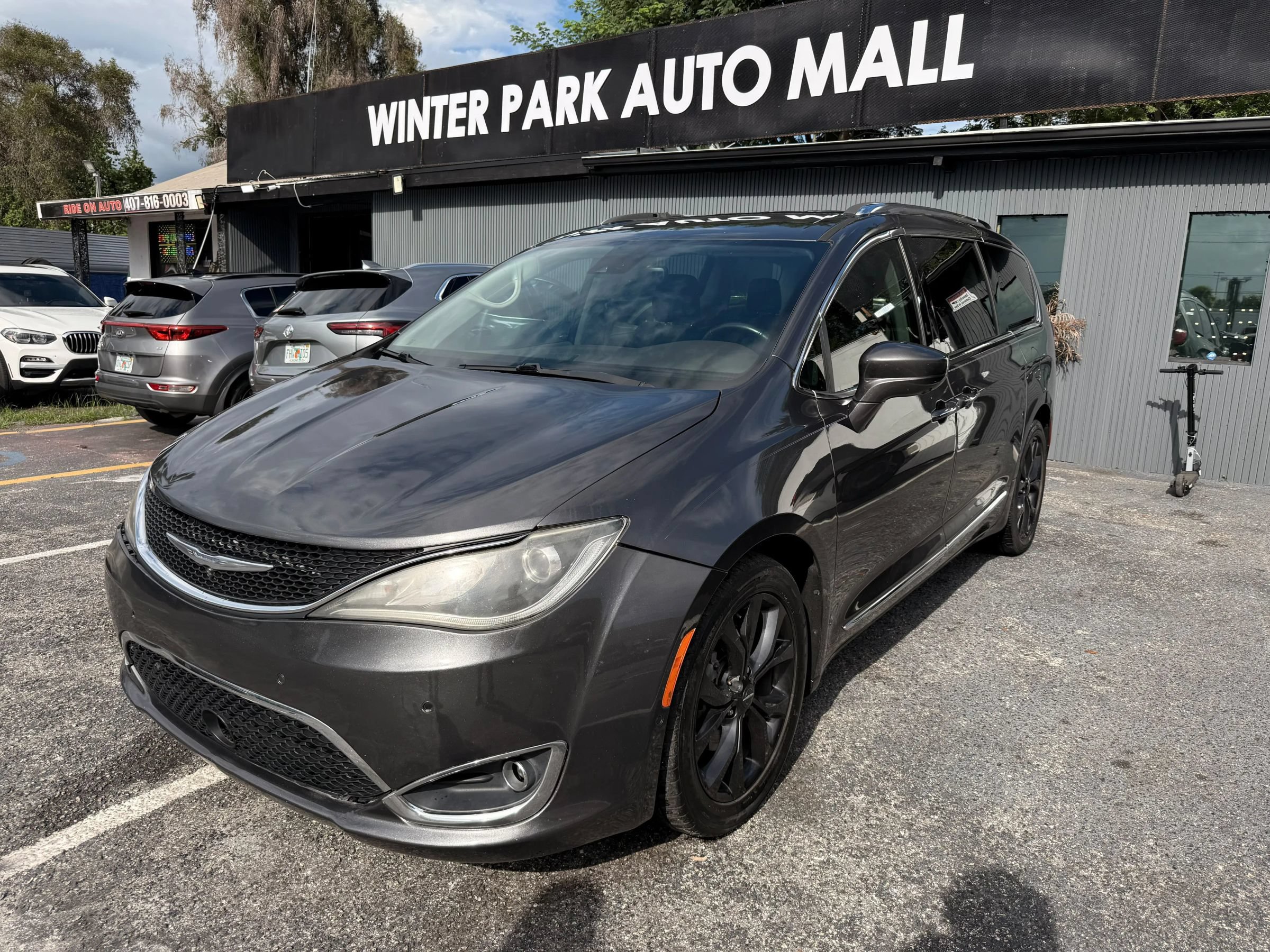 Used 2017 Chrysler Pacifica Touring-L Plus w/ Advanced Safetytec Group FWD image 1