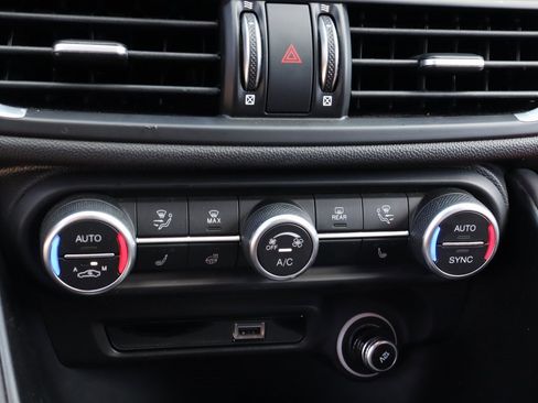 Used 2022 Alfa Romeo Giulia Veloce image 28