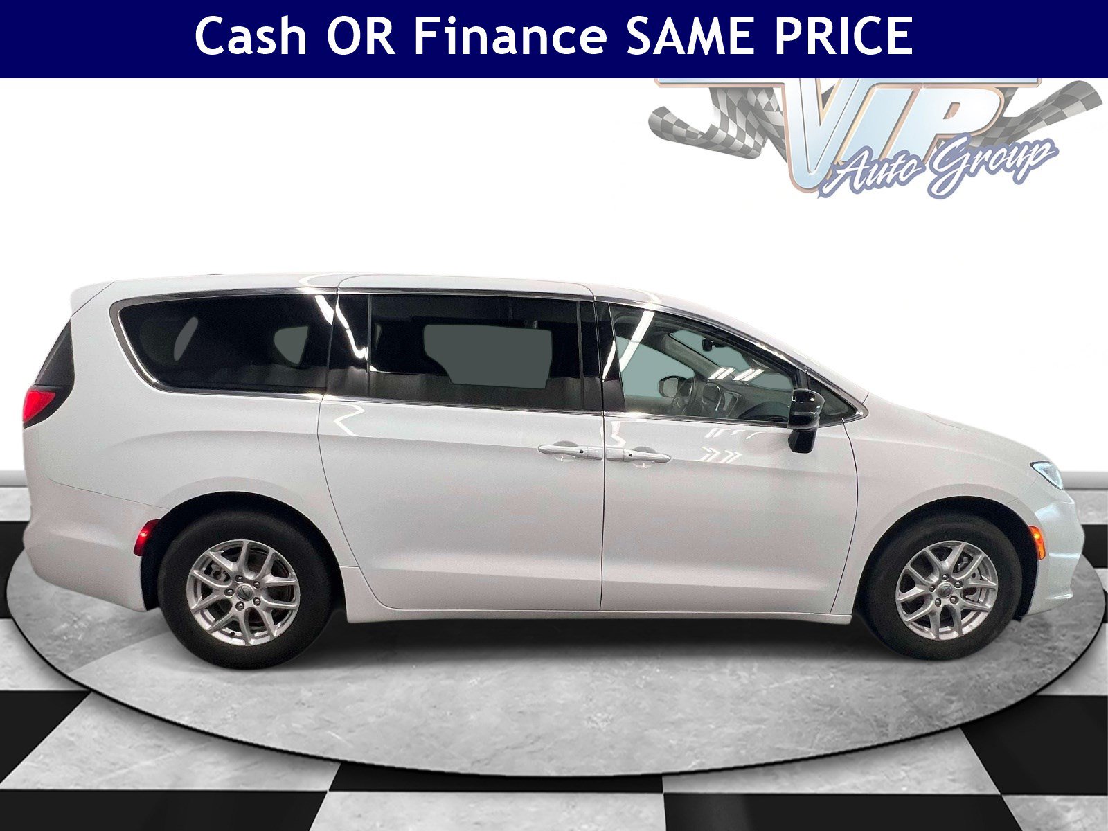 Used 2024 Chrysler Pacifica Touring-L FWD image 6