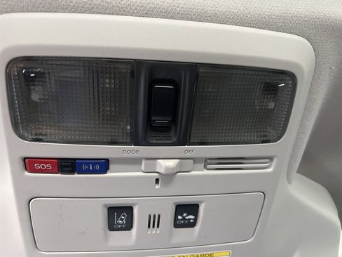 Used 2018 Subaru Forester 2.5i Touring w/ Popular Package #2 image 17