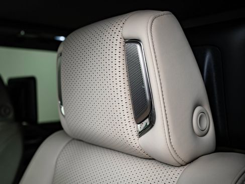 Used 2023 Cadillac Escalade Premium Luxury Platinum image 27