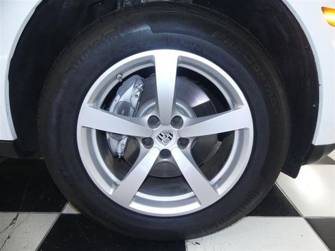 Used 2018 Porsche Macan image 34