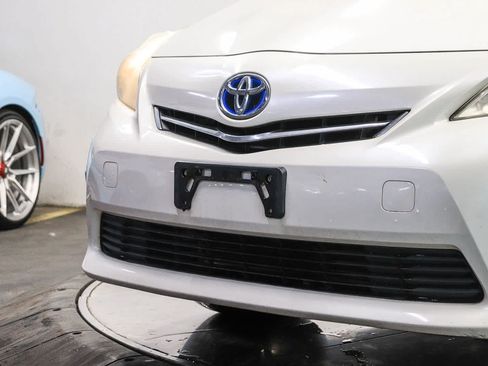 Used 2012 Toyota Prius V Two w/ Preferred Accessory Pkg FWD image 8