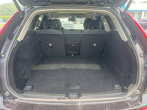 Used 2024 Volvo XC60 B5 Plus AWD/4WD image 12